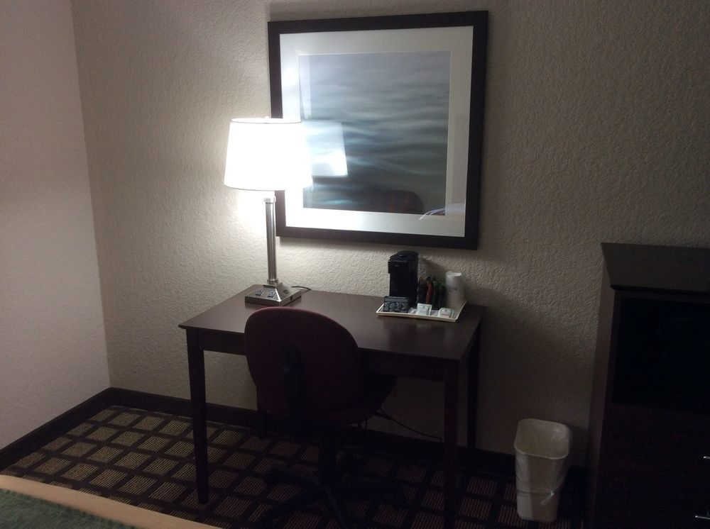Baymont By Wyndham Ames Hotel Bagian luar foto